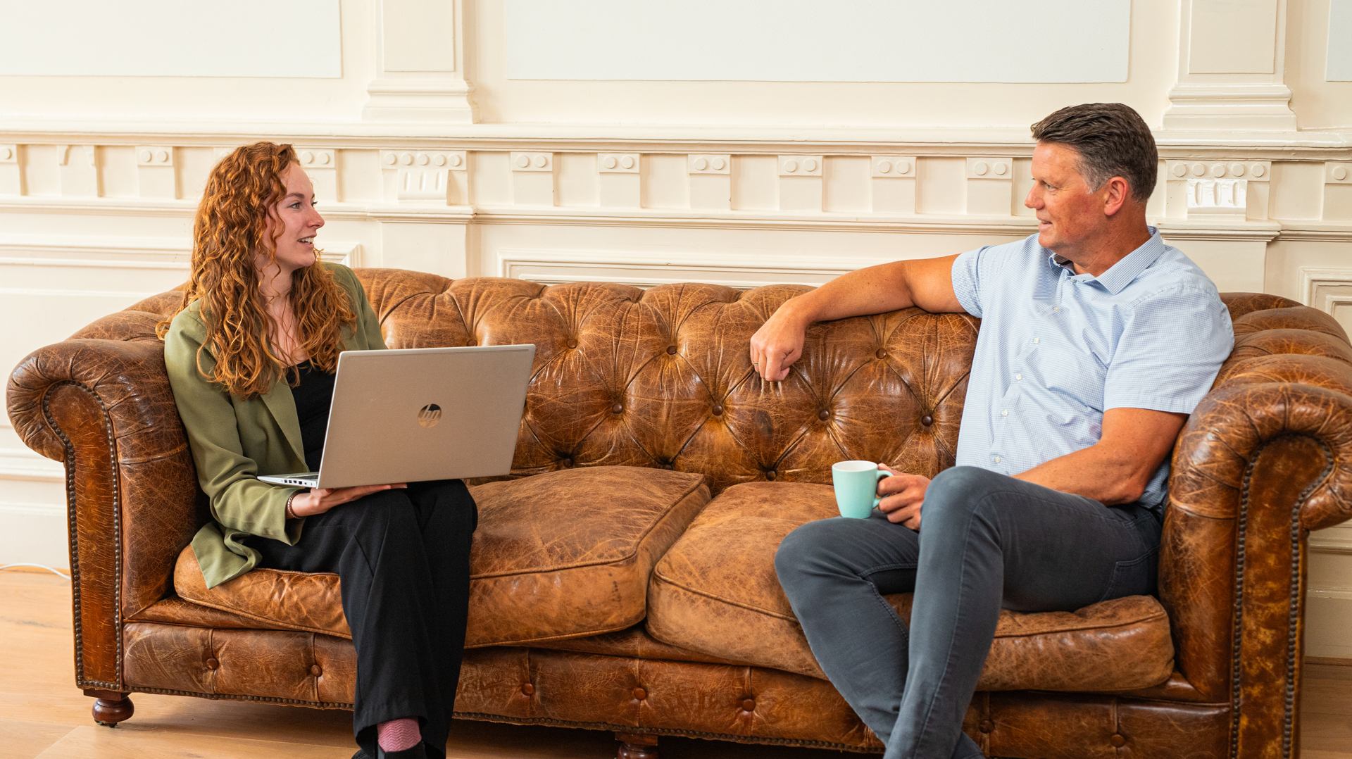 Shannon van der Wal en Robbert Klaver van AKSOS en Connecting Hands